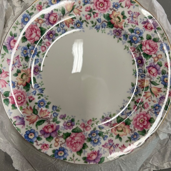 Stafforshire Fine Bone China - Picture 4 of 7